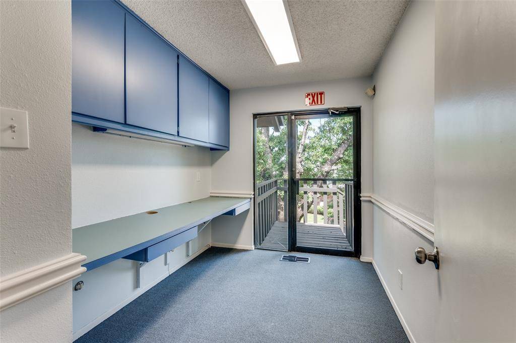 Hurst, TX 76054,1725 Cimarron Trail #1