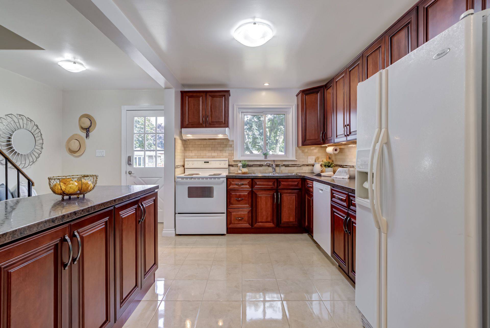 Oshawa, ON L1J 6M9,1352 Wecker DR