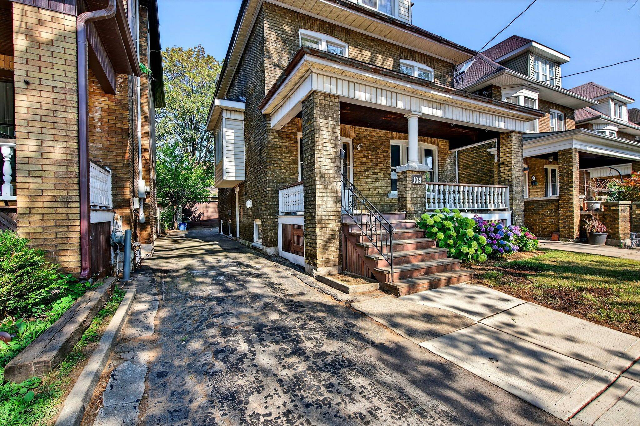 Hamilton, ON L8M 2W6,104 Carrick AVE #MAIN