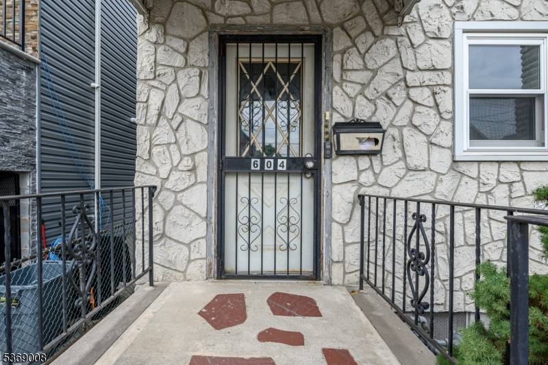 Elizabeth City, NJ 07201,604-606 Adams Ave