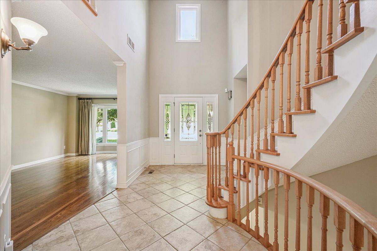 Oakville, ON L6M 1J7,1026 Oak Meadow RD