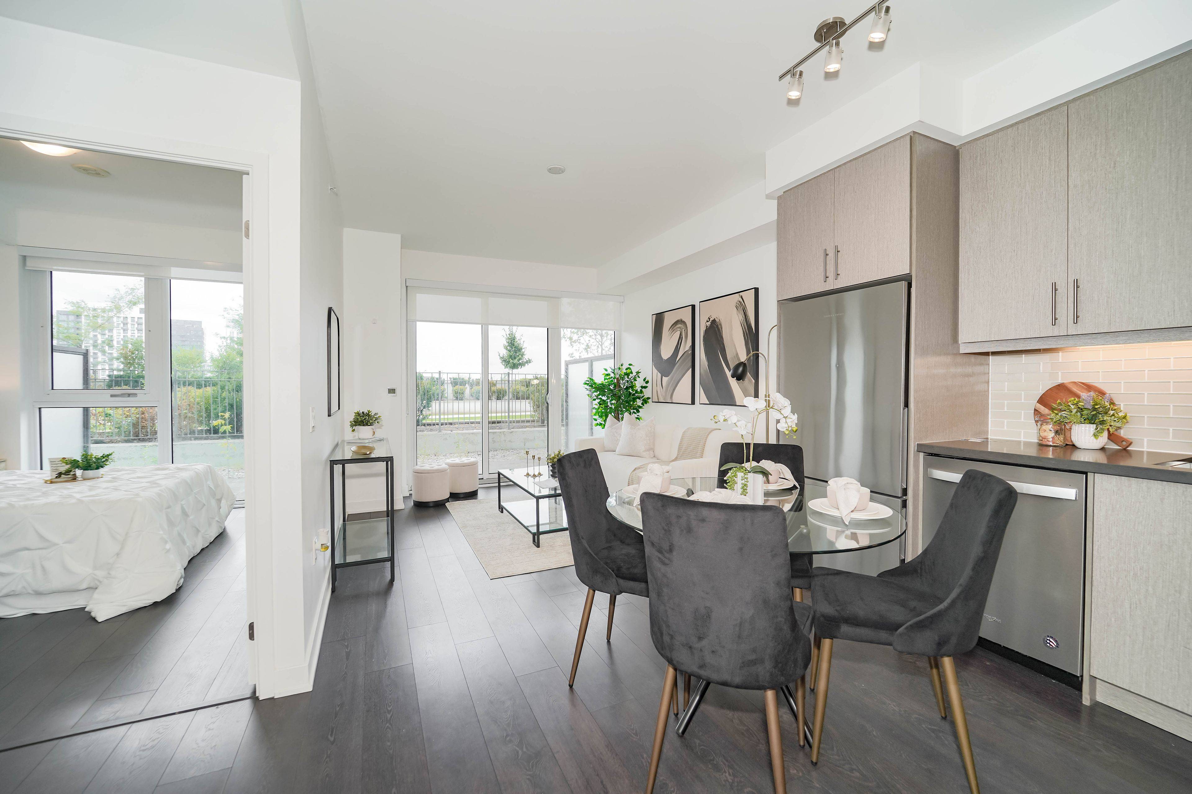 Richmond Hill, ON L4B 0H4,85 Oneida CRES #302