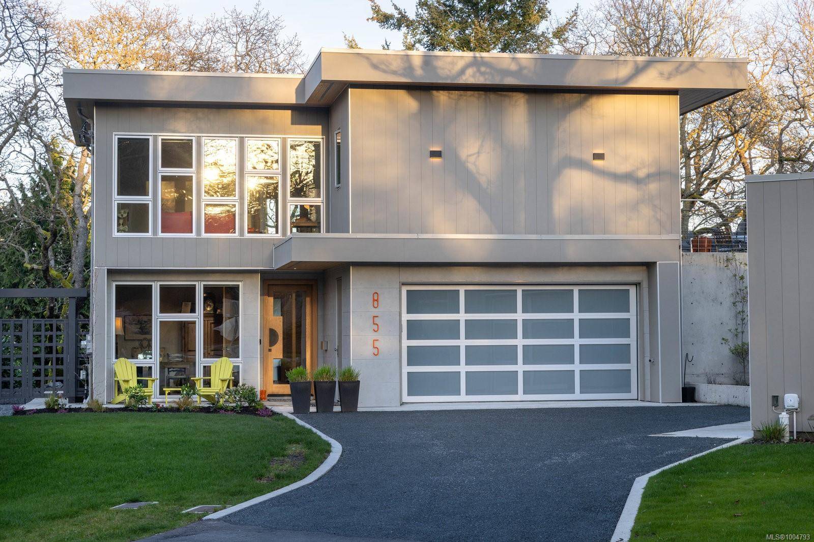 Oak Bay, BC V8S 2V8,855 Runnymede Pl