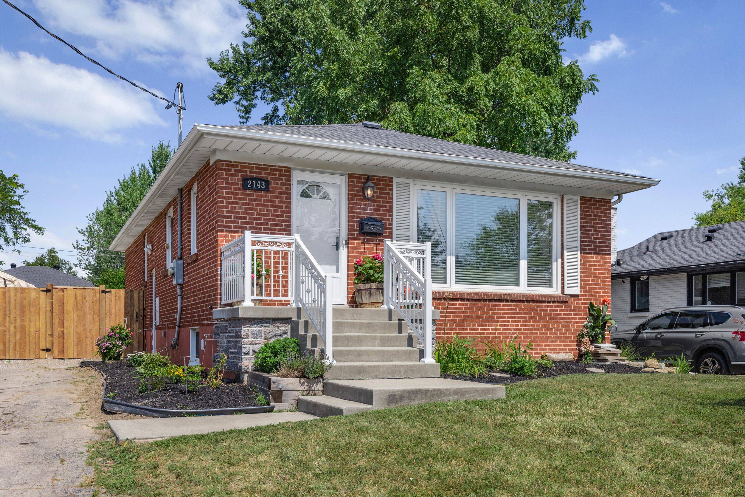 Burlington, ON L7P 1B3,2143 Mountainside DR