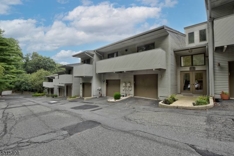 Clifton City, NJ 07013,83 Adams Ter #83