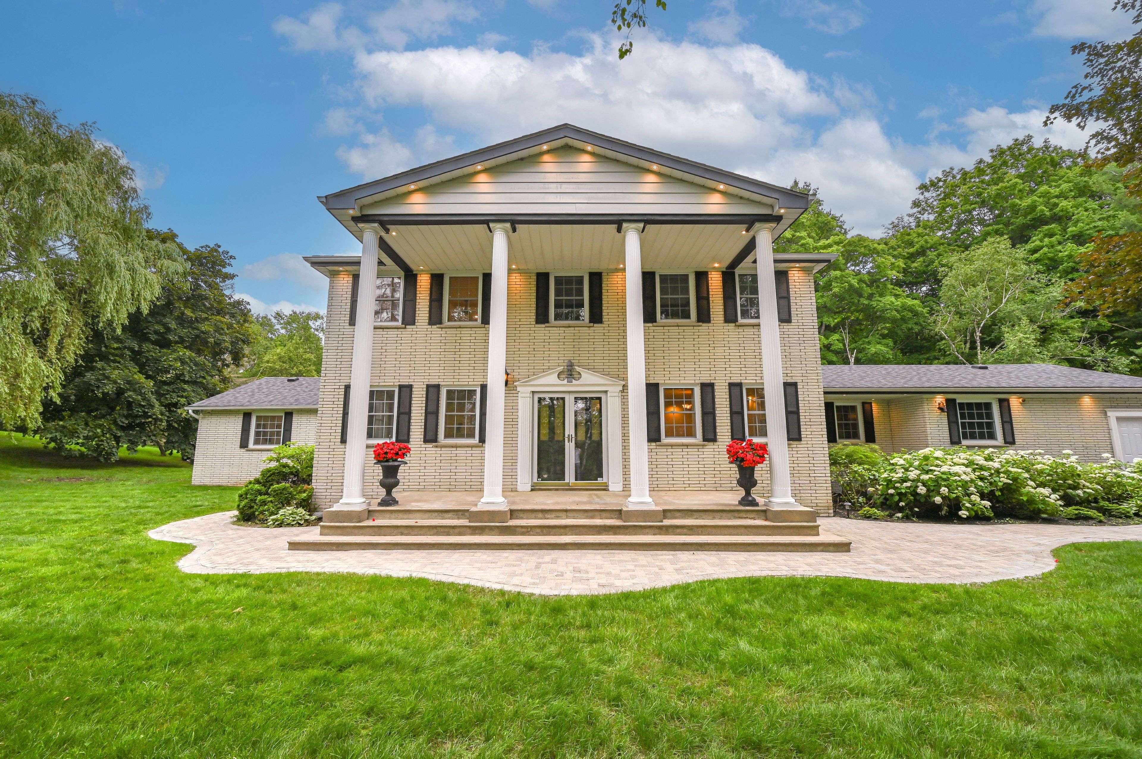 Caledon, ON L7E 4B2,62 Gibson Lake DR