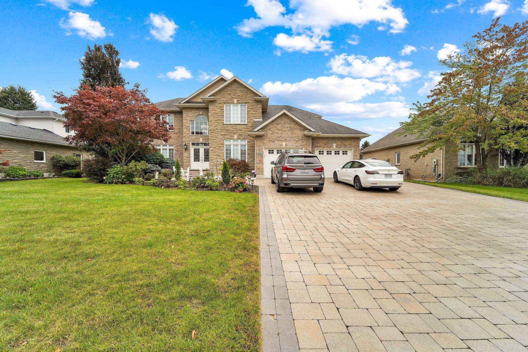 Niagara Falls, ON L2H 2Z2,8018 Cathedral DR