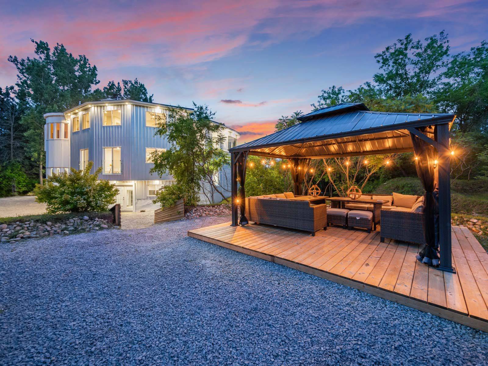 Georgina, ON L0E 1N0,21375 Brock RD