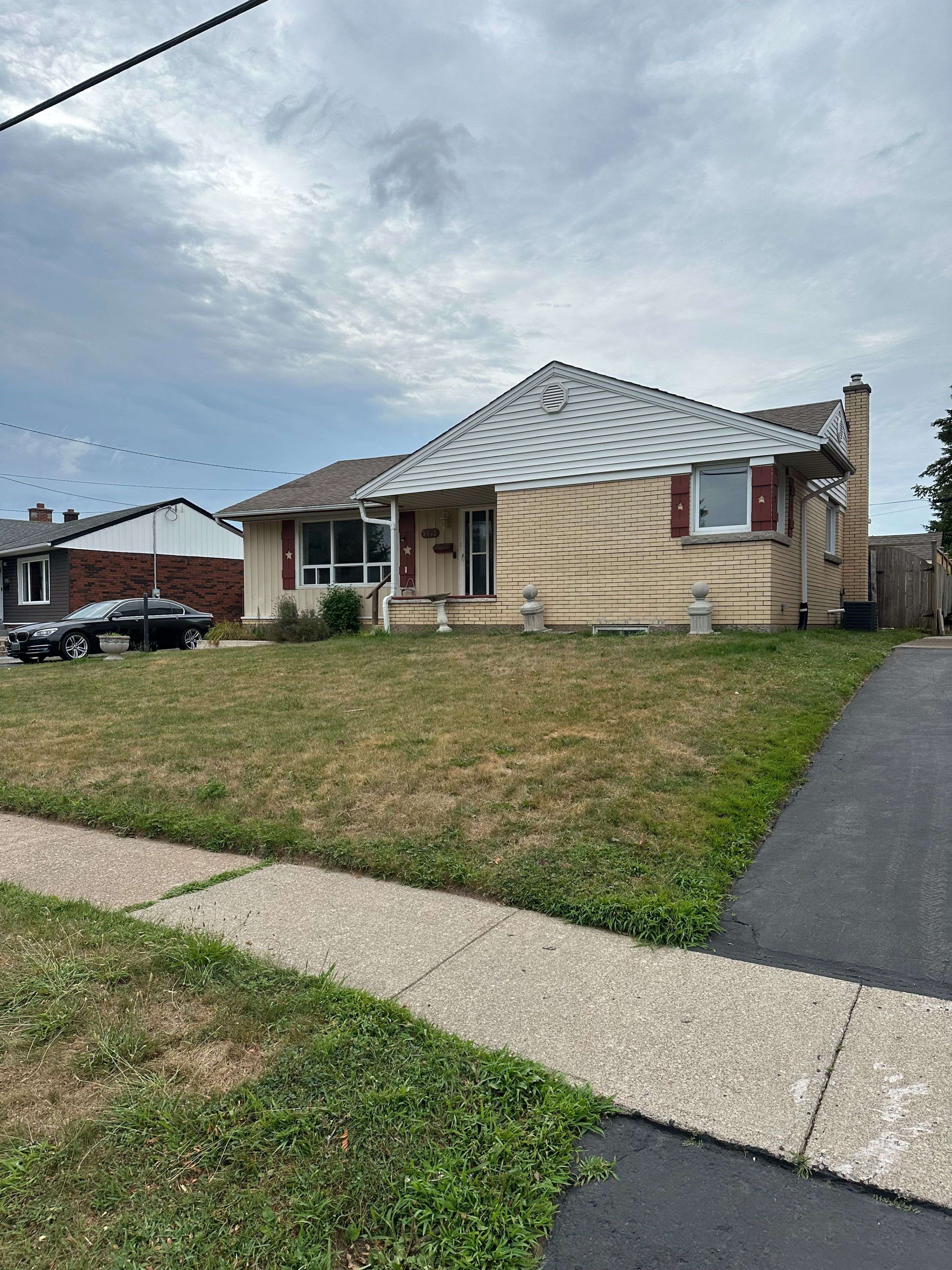 Niagara Falls, ON L2E 3B3,5971 Scott ST