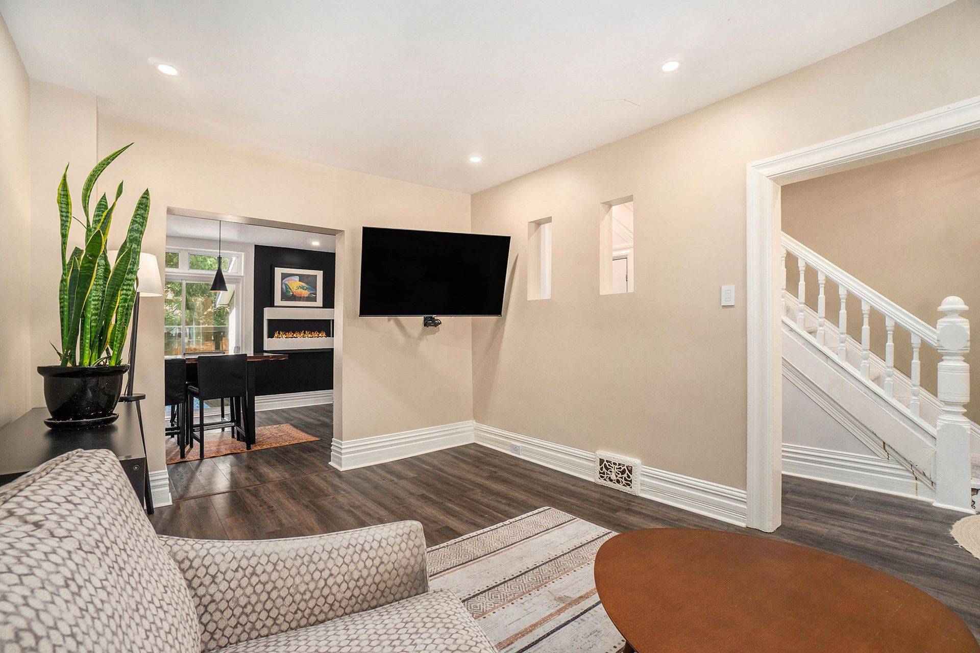 West Centre Town, ON K1Y 1T9,60 Melrose AVE