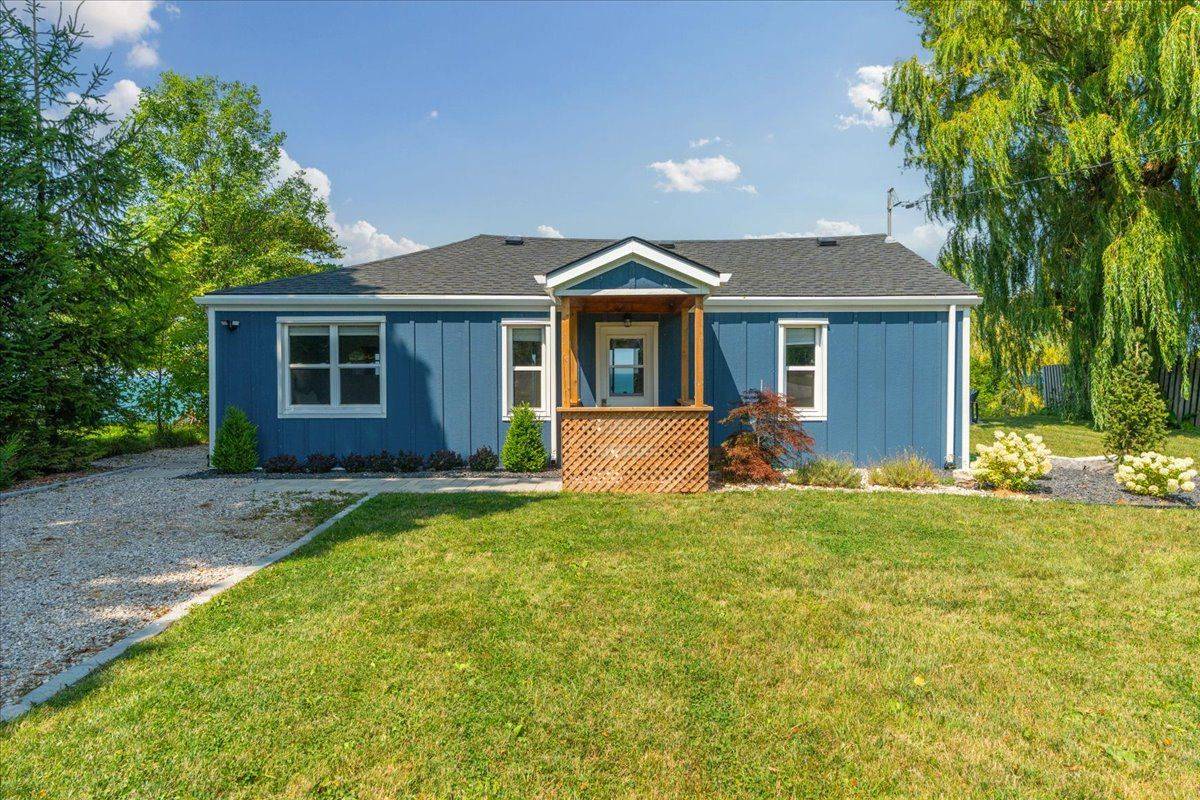 Plympton-wyoming, ON N0N 1J6,4148 Bluepoint DR
