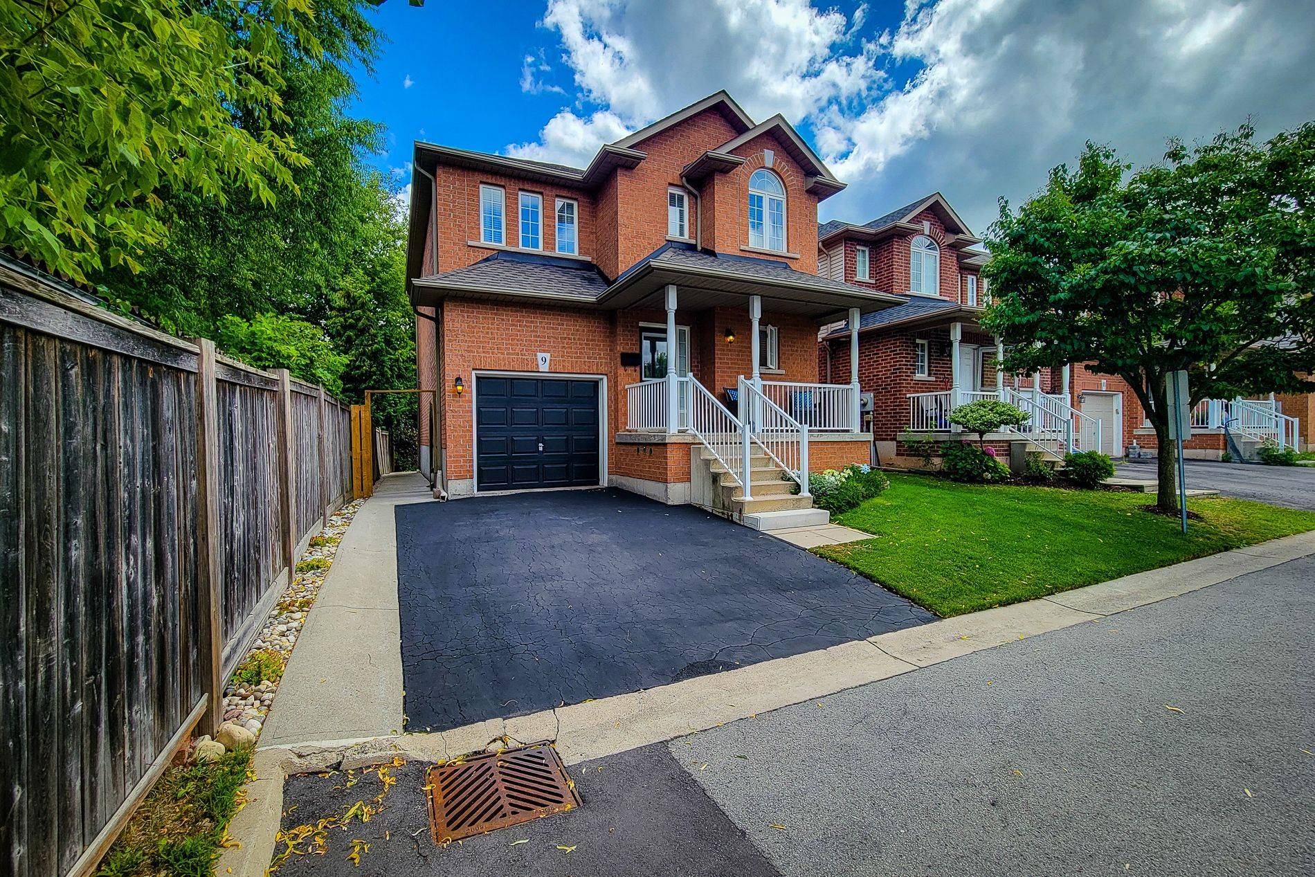 Hamilton, ON L8E 5Z8,78 Peachwood CRES #9