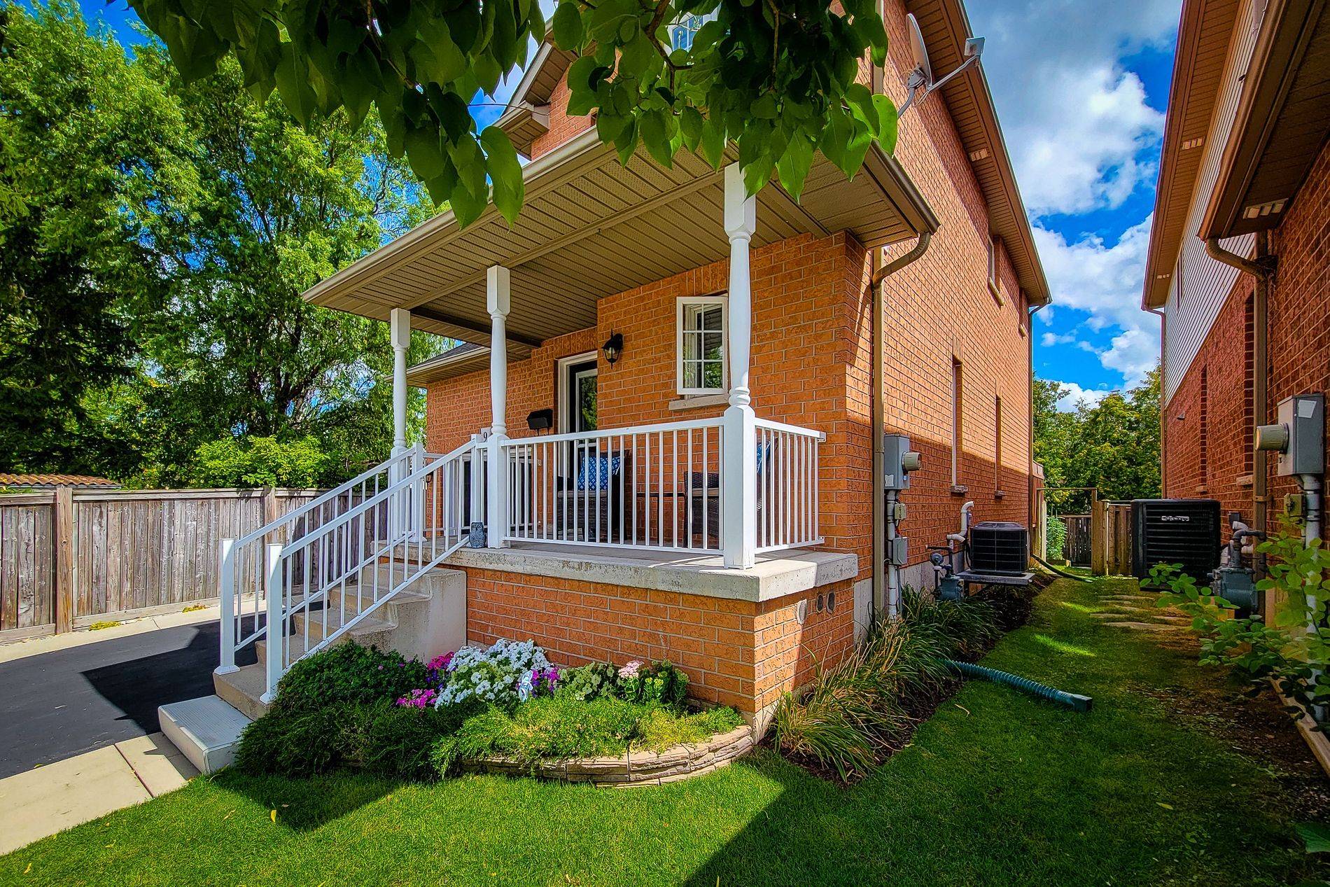 Hamilton, ON L8E 5Z8,78 Peachwood CRES #9