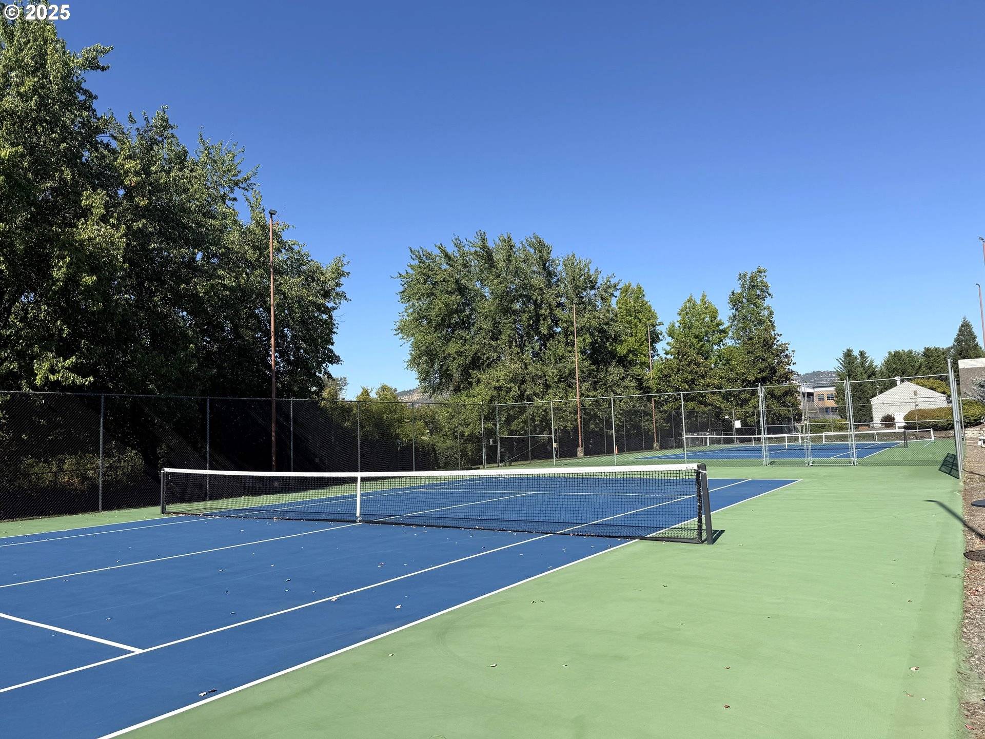 Medford, OR 97504,2462 SENATE WAY