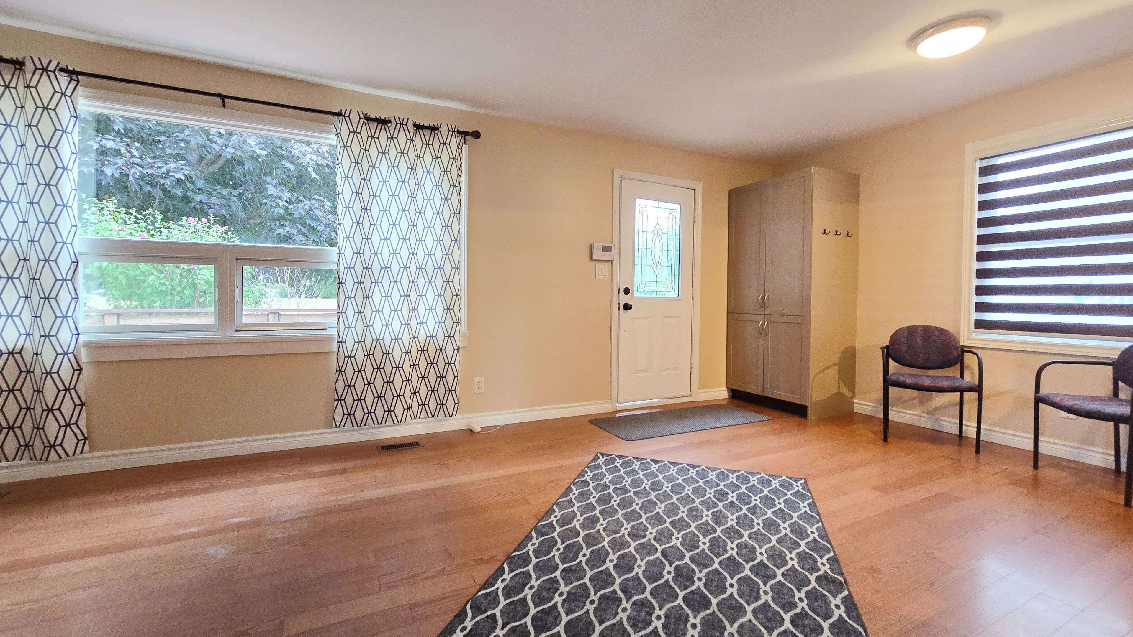 Burlington, ON L7R 3T1,2232 Queensway DR