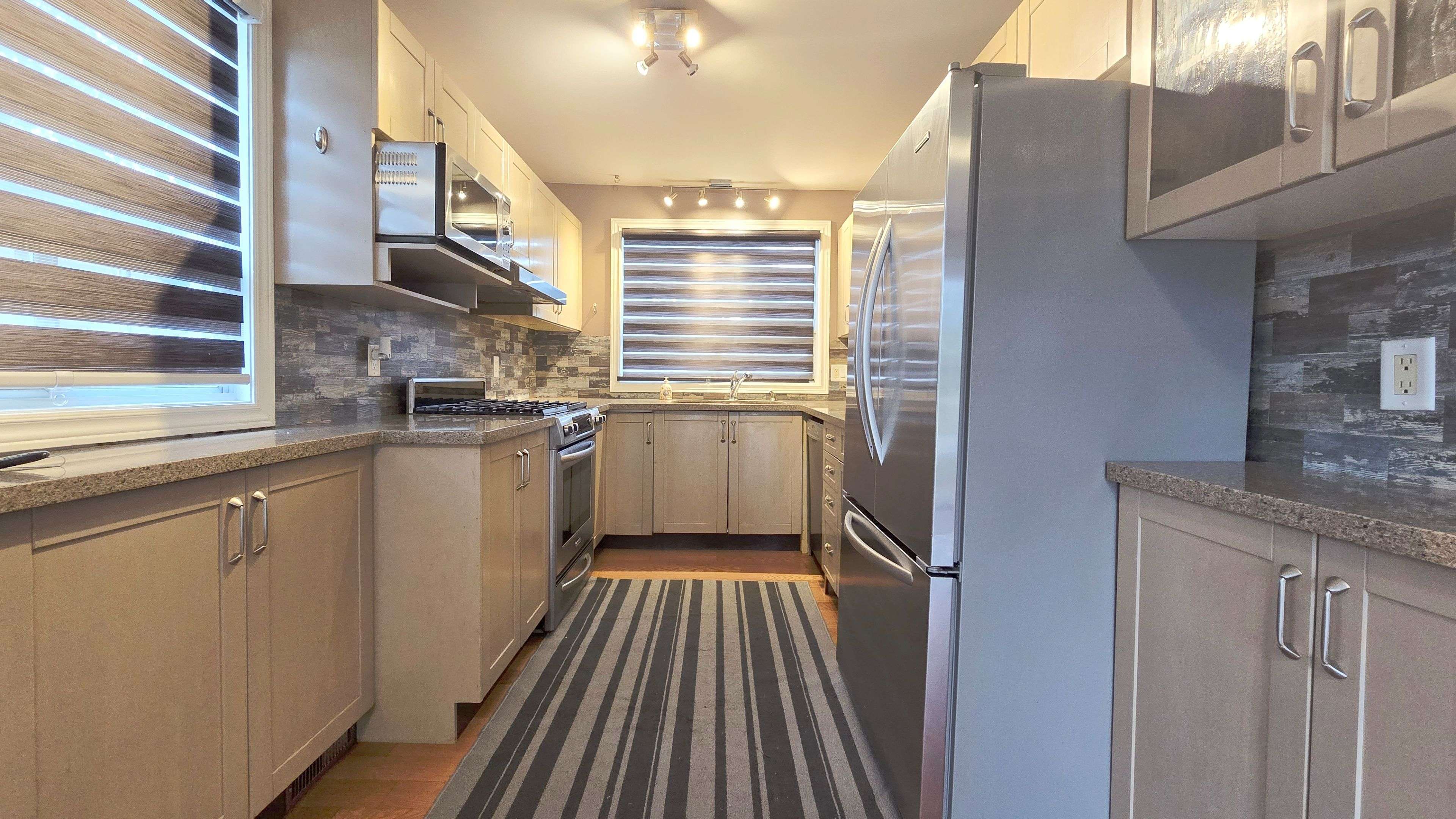 Burlington, ON L7R 3T1,2232 Queensway DR