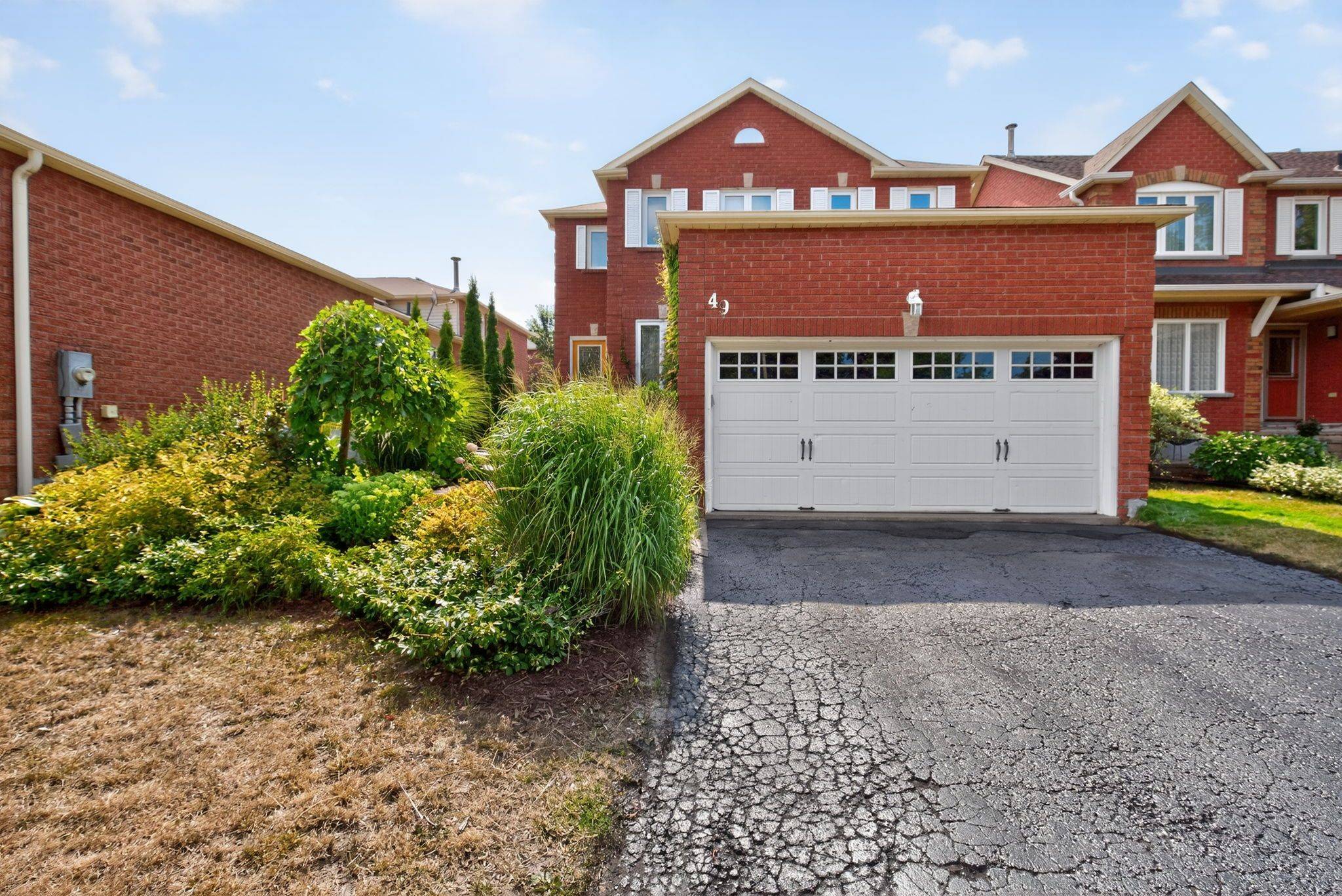 Barrie, ON L4N 7H7,49 Mcdougall DR