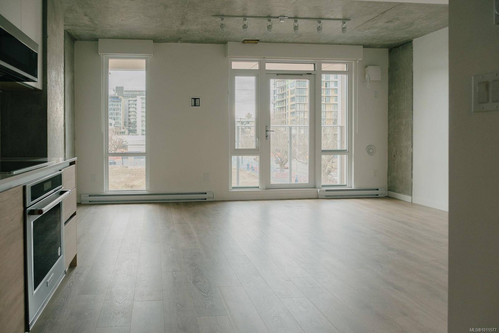 Victoria, BC V8V 3Z9,1097 View St #203