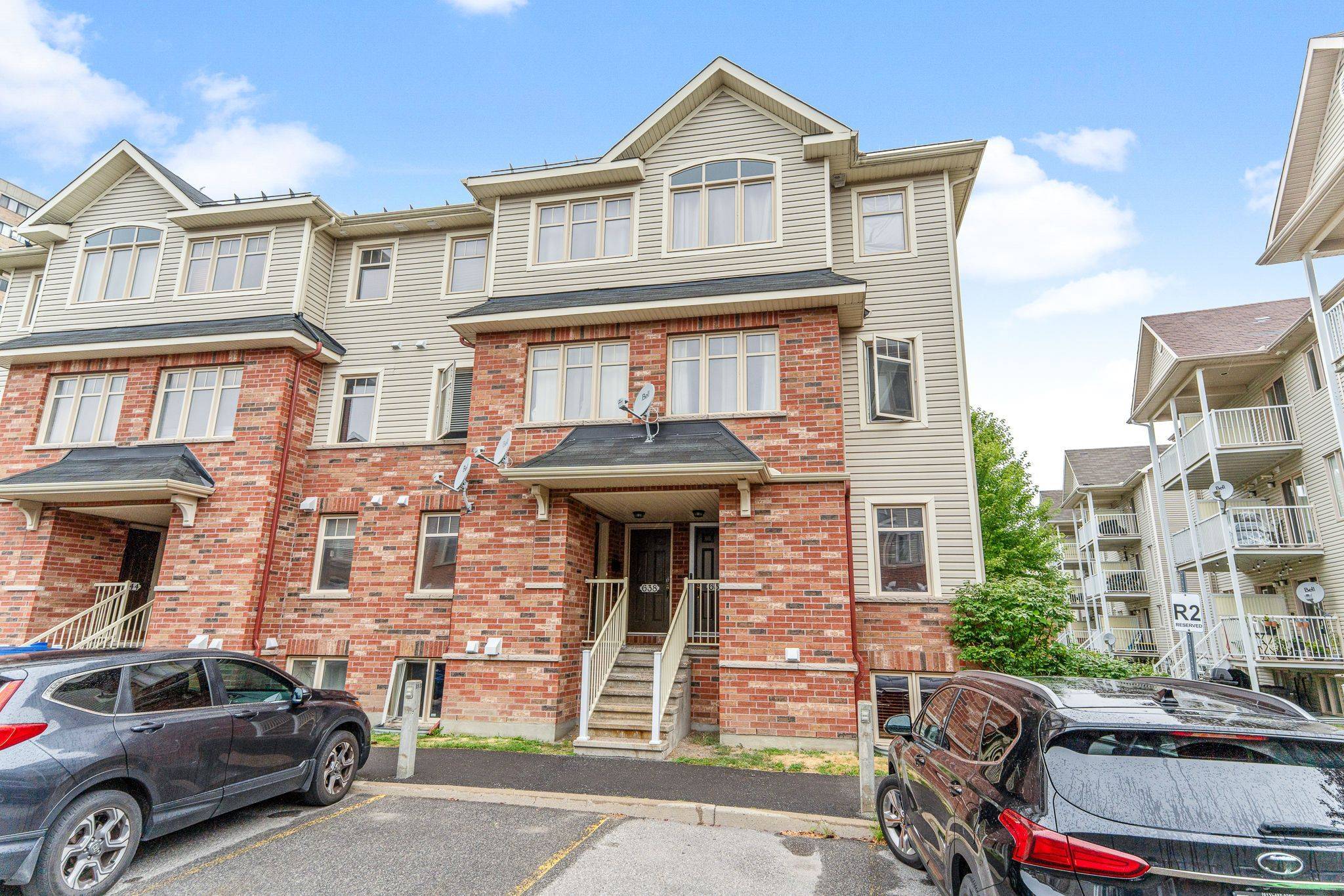 Hunt Club - South Keys And Area, ON K1V 2K9,632 Reardon Private