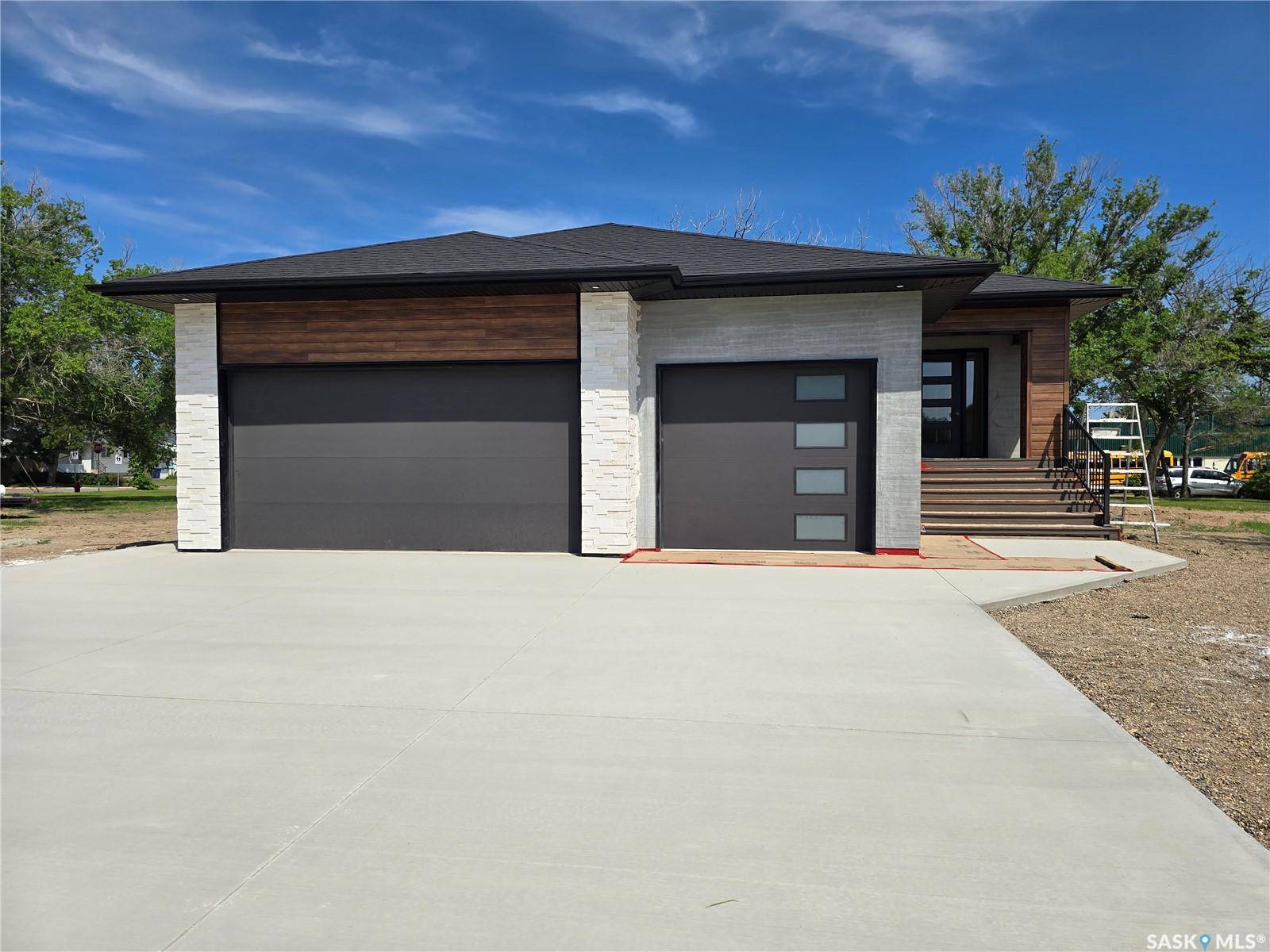 Weyburn, SK S4H 1L3,44 KENNEY CRESCENT