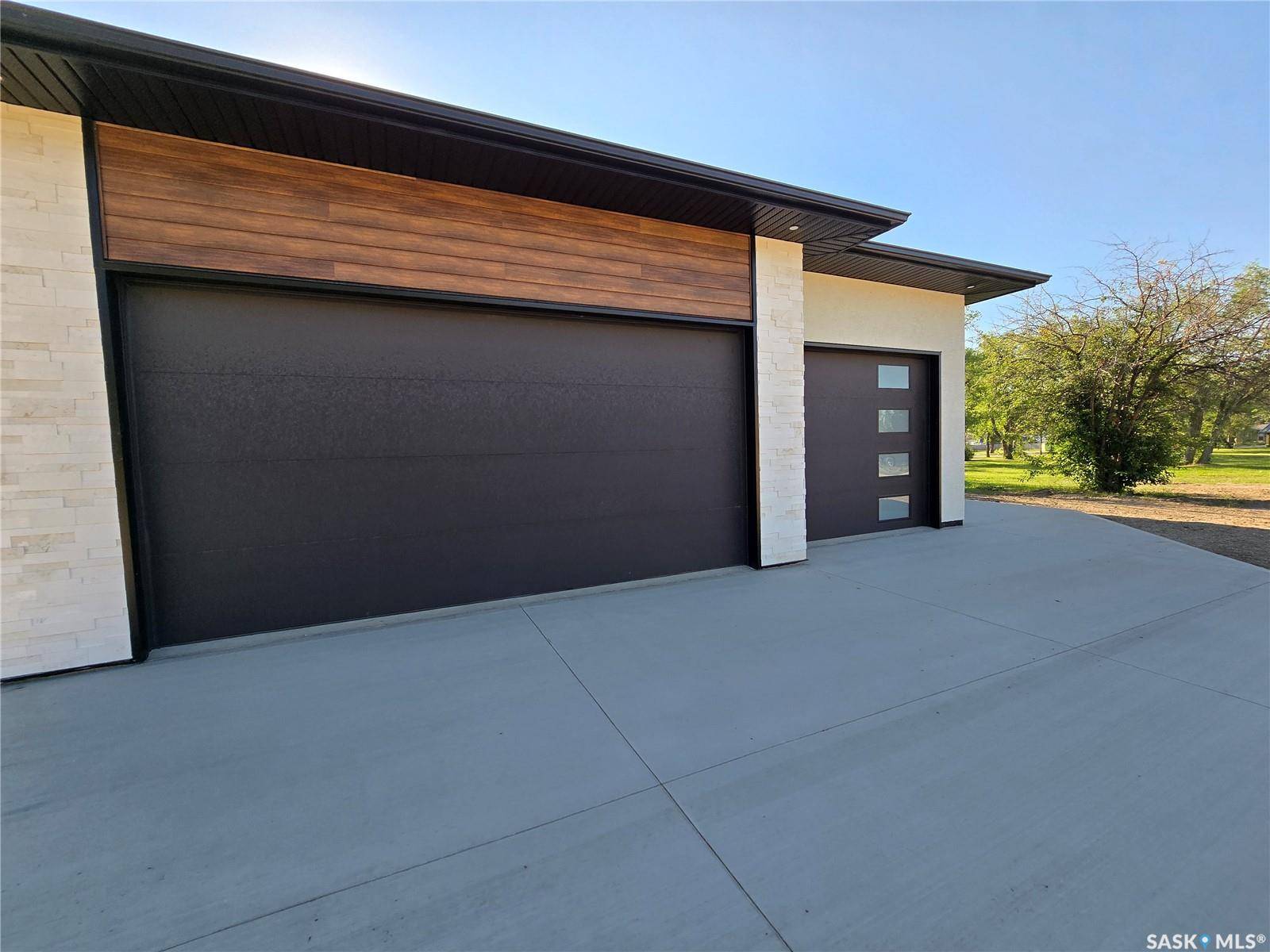 Weyburn, SK S4H 1L3,44 KENNEY CRESCENT