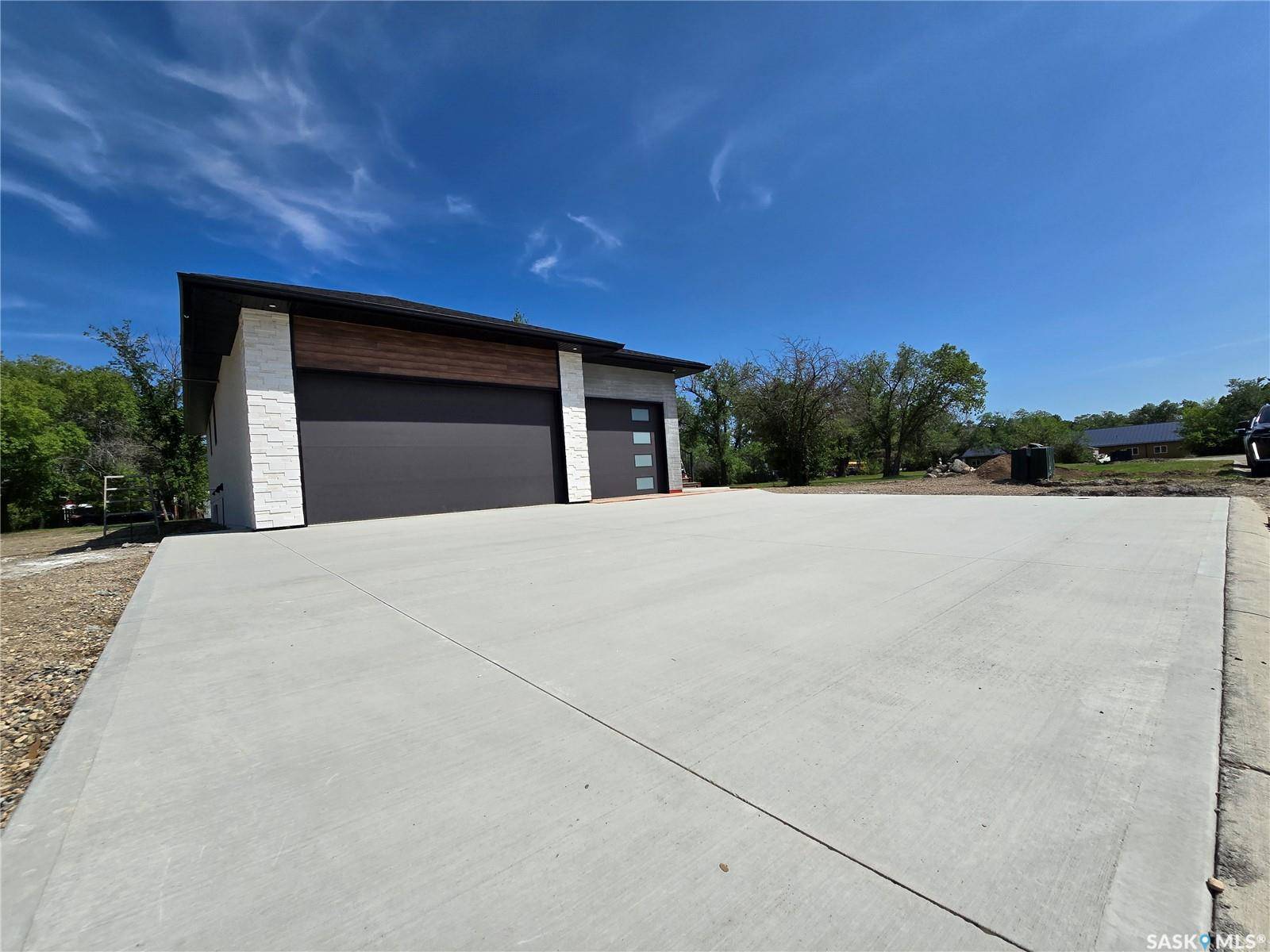 Weyburn, SK S4H 1L3,44 KENNEY CRESCENT