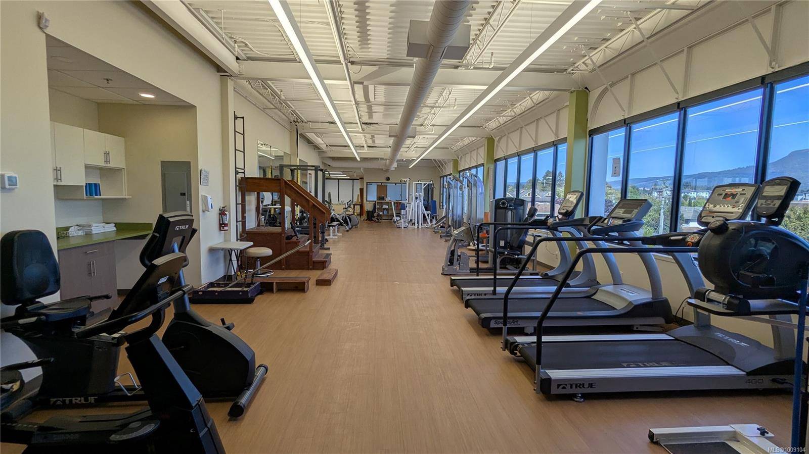 Duncan, BC V9L 2P5,435 Trunk Rd #300