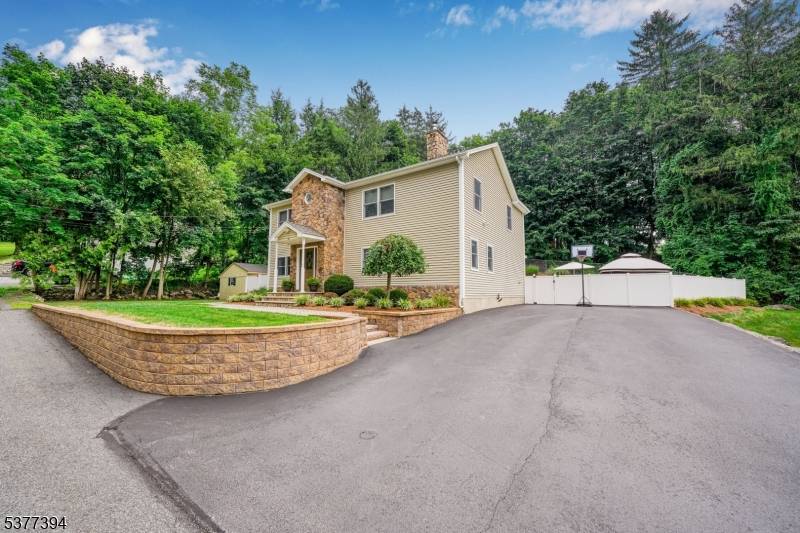 Franklin Boro, NJ 07416,10 Paddock Rd