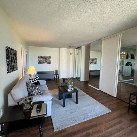 Toronto E10, ON M1E 4Y3,90 Ling RD ##910