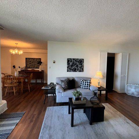 Toronto E10, ON M1E 4Y3,90 Ling RD ##910