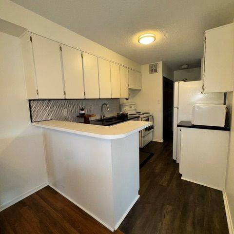 Toronto E10, ON M1E 4Y3,90 Ling RD ##910