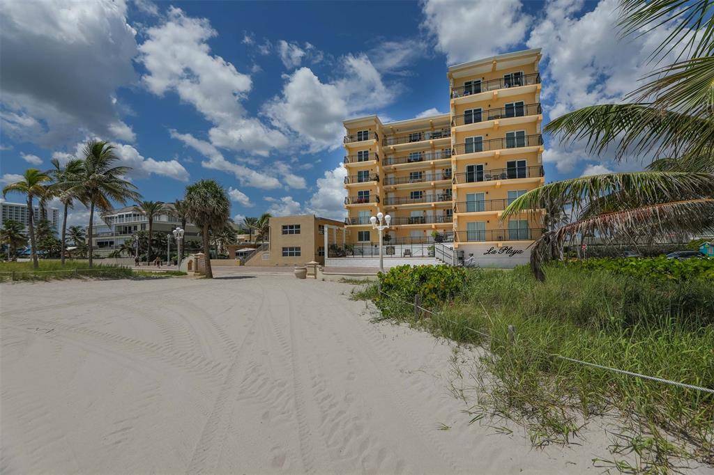 Hollywood, FL 33019,1815 N Surf Rd #403