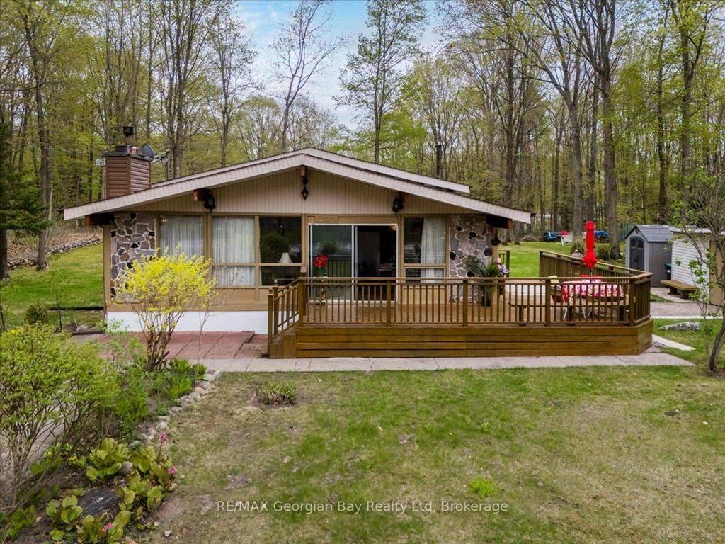 Tiny, ON L9M 0H4,25 Tall Pines DR W