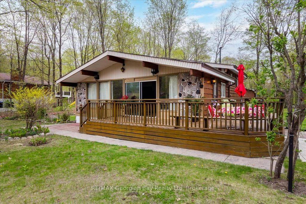 Tiny, ON L9M 0H4,25 Tall Pines DR W