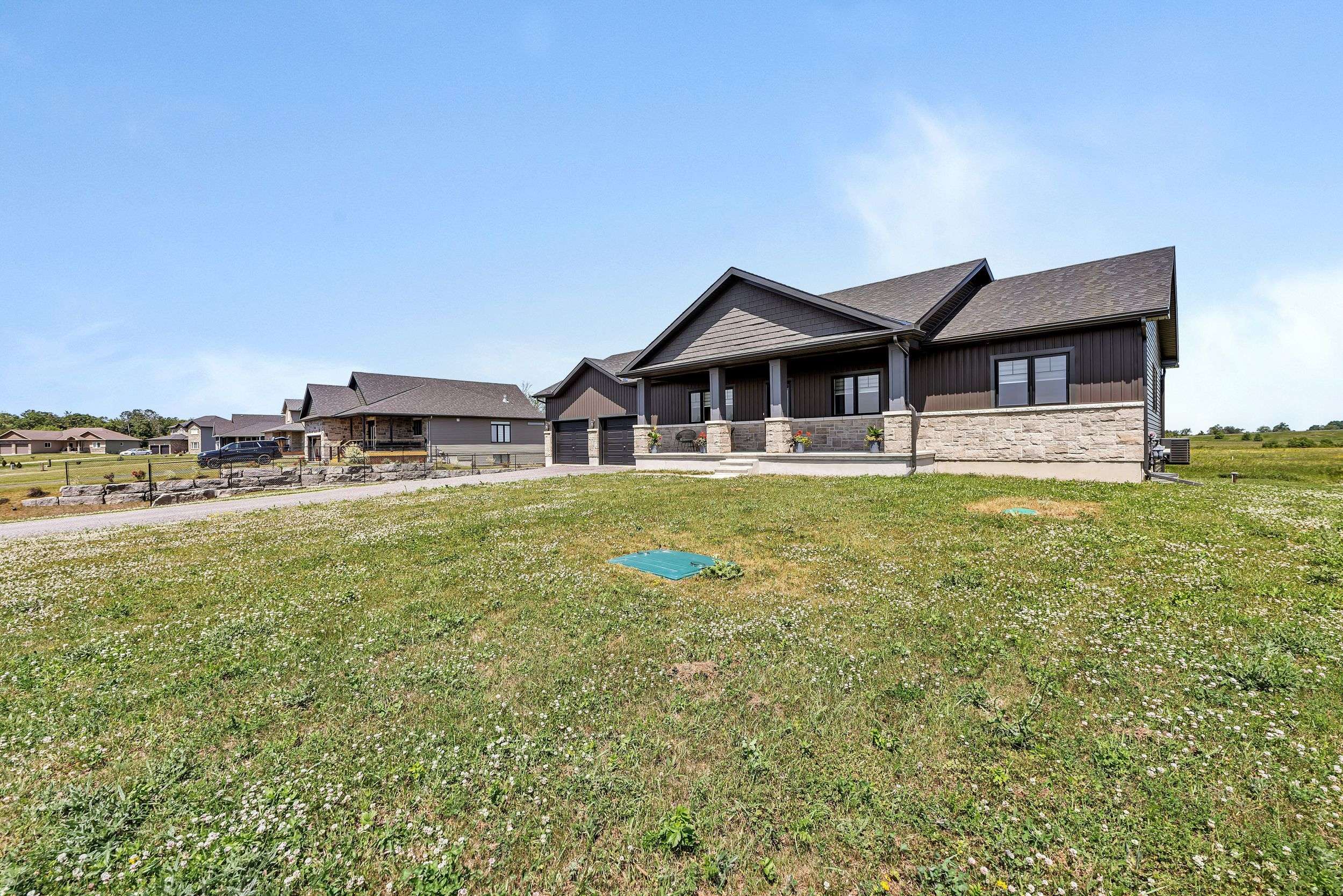 Mcnab/braeside, ON K7S 3G8,17 Isobel McEwan ST