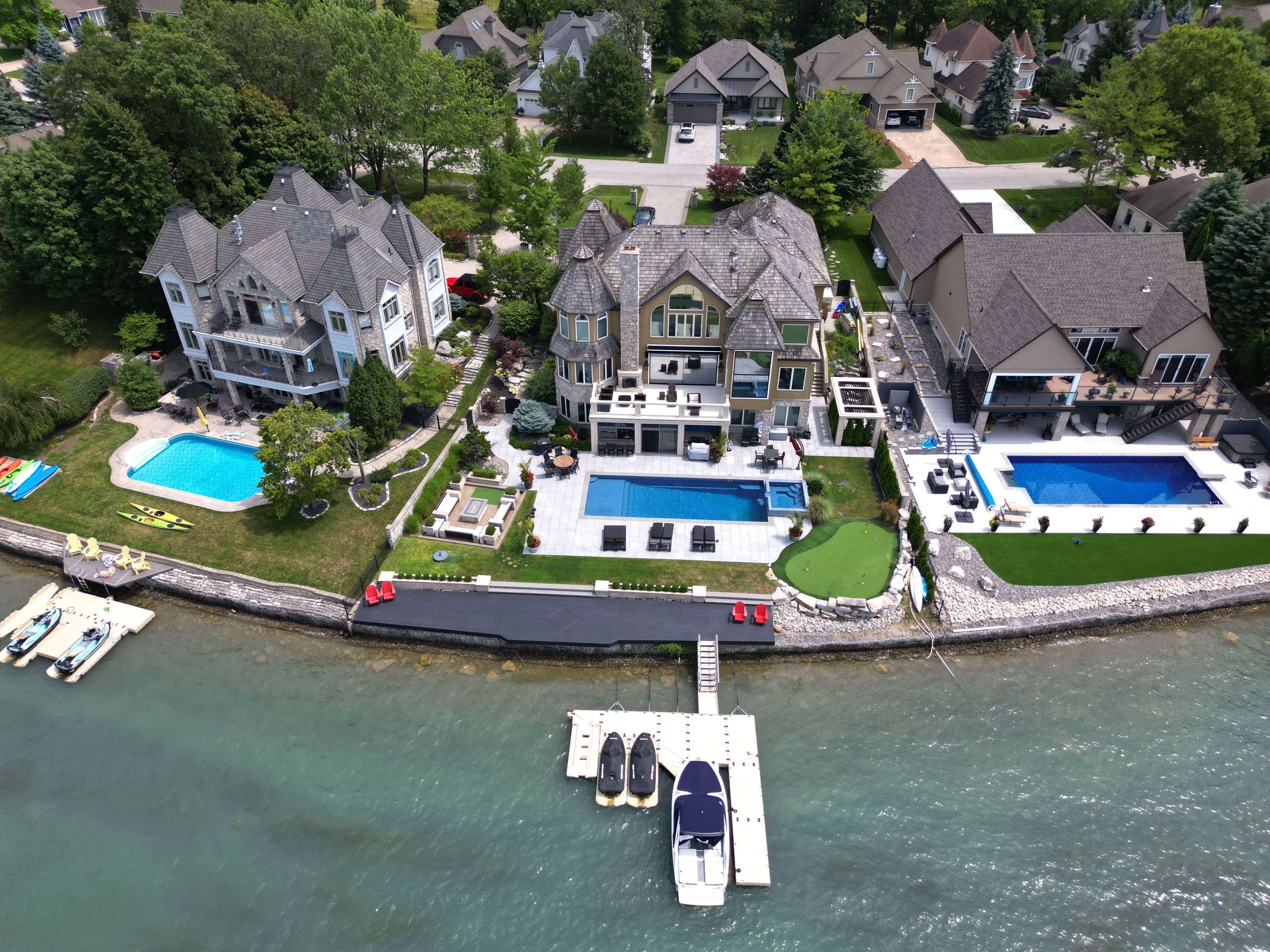 Amherstburg, ON N9V 4A6,257 Crystal Bay DR E