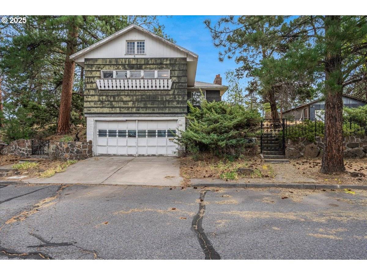 Bend, OR 97701,438 NE 9TH ST