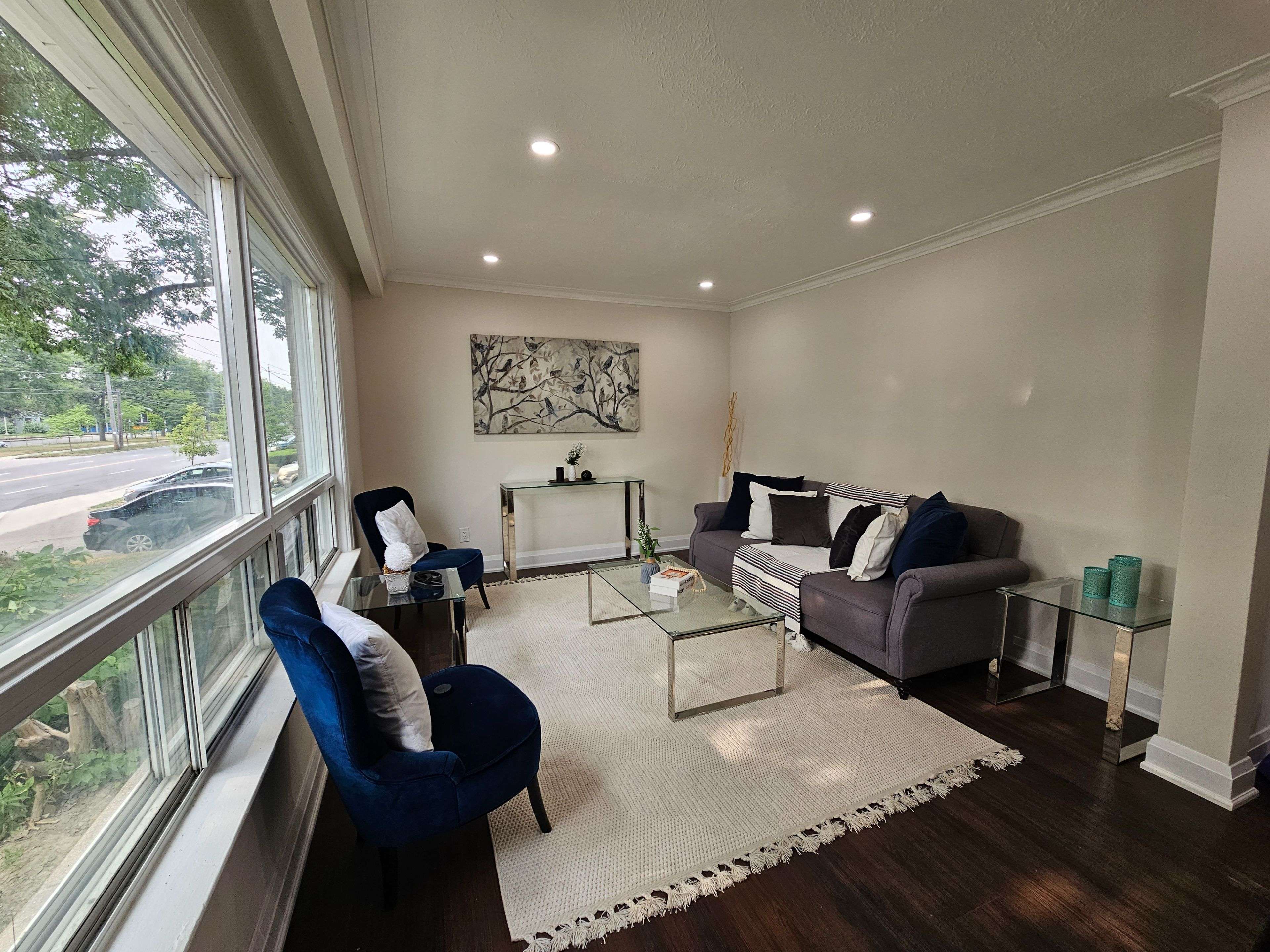 Toronto E04, ON M1K 4E3,703 Midland AVE