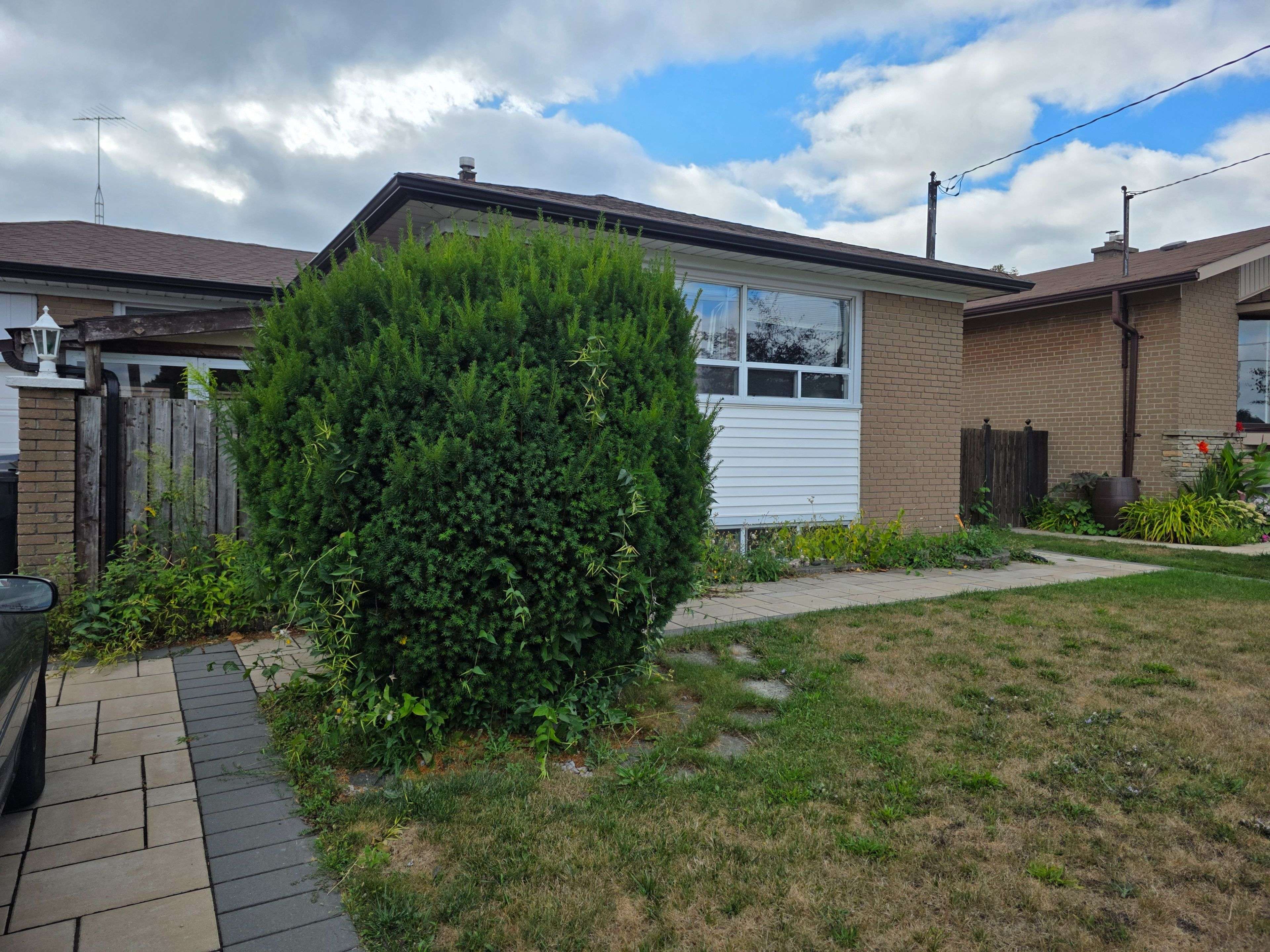 Toronto E08, ON M1E 1L7,220 Livingston RD