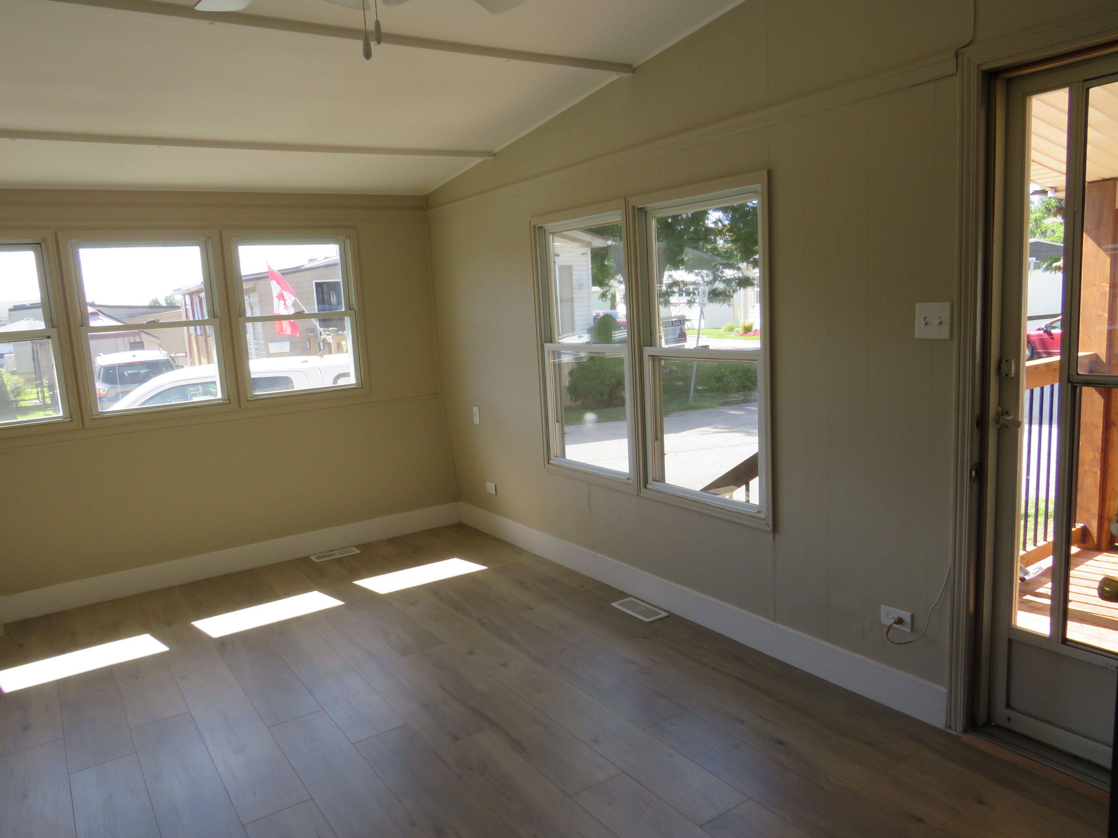 London East, ON N5V 1H3,2189 Dundas ST E #120