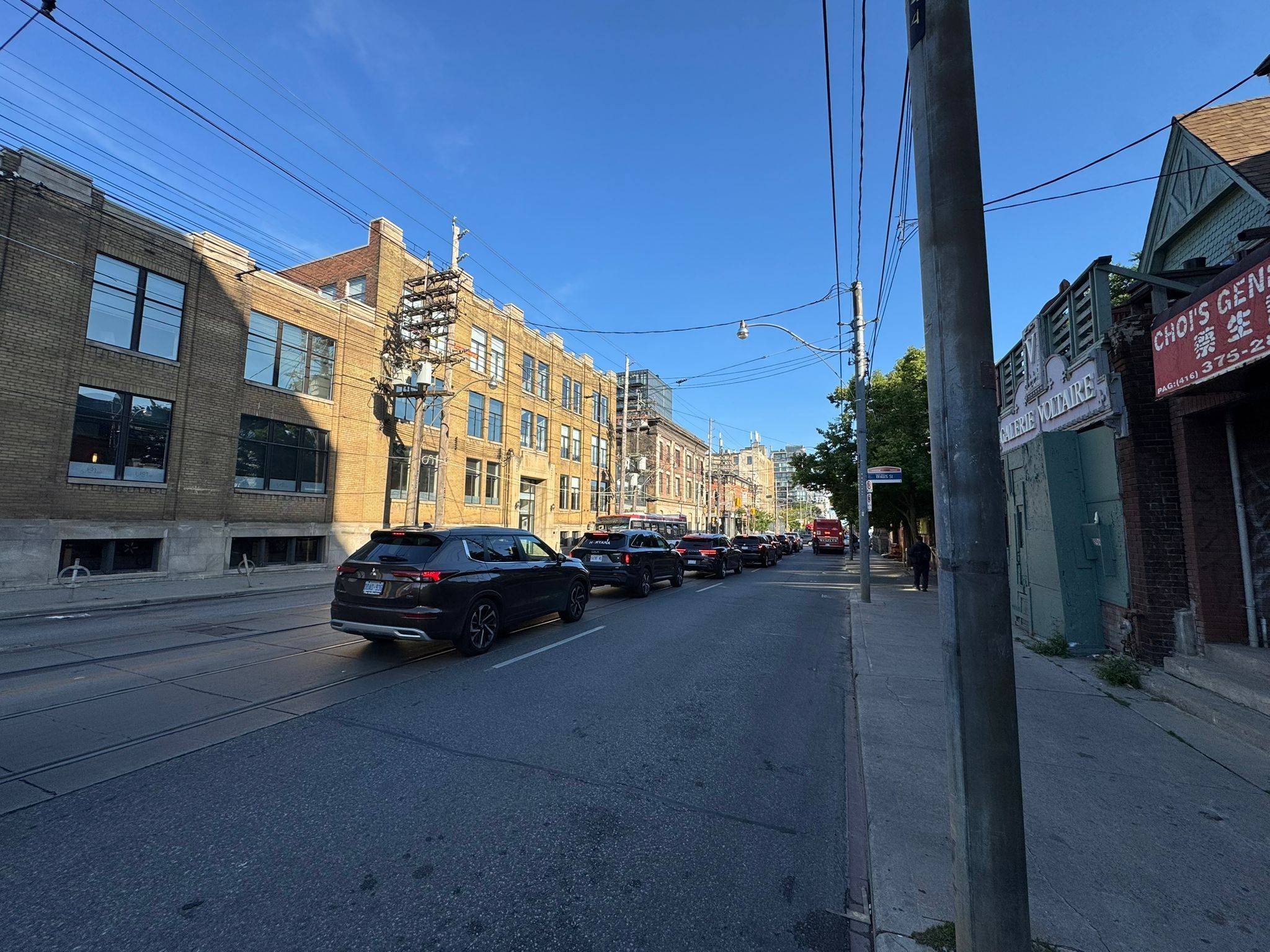 Toronto C01, ON M5T 2R8,200 Bathurst ST #Main Floor