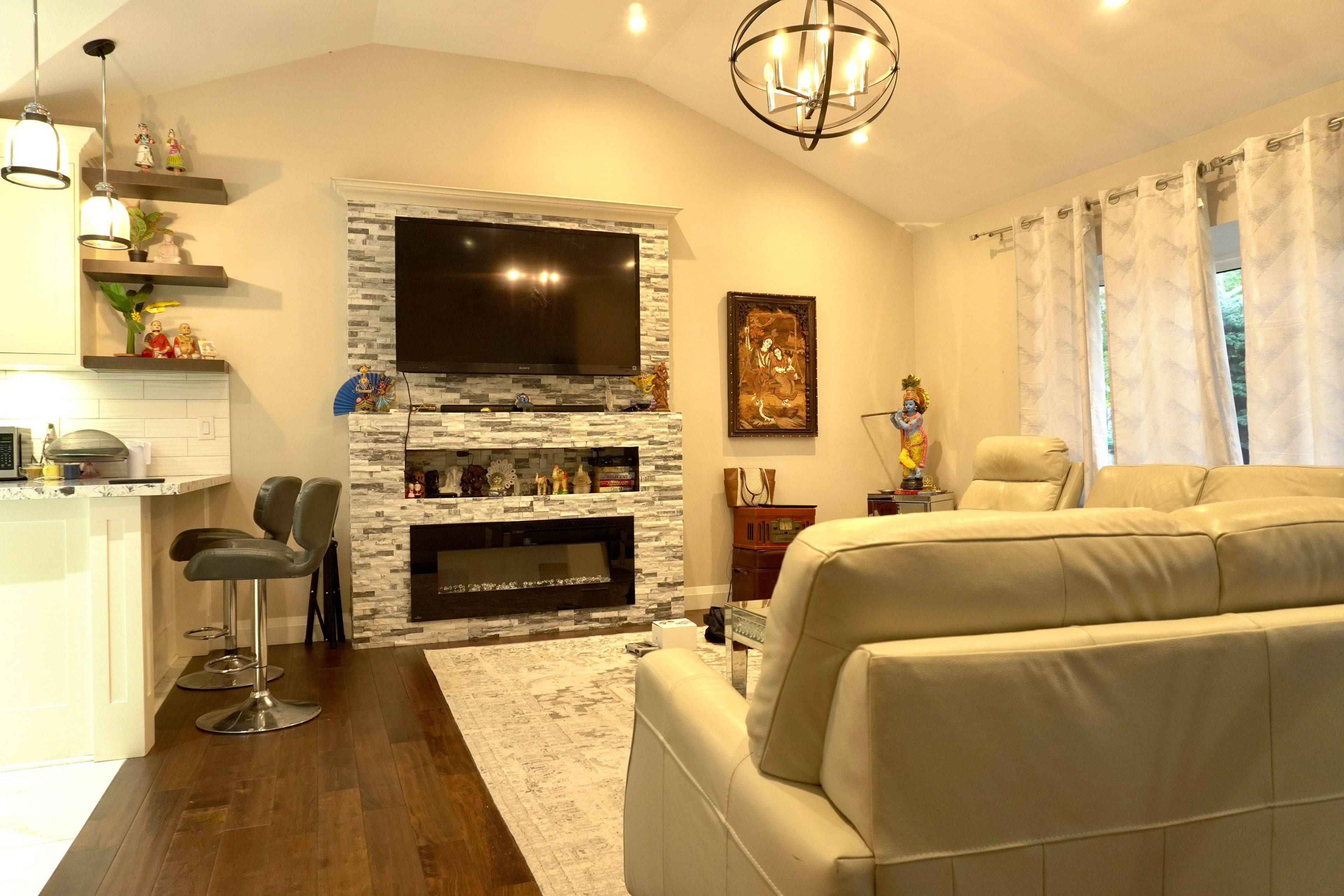 Mississauga, ON L5N 2P7,27 Matlock AVE