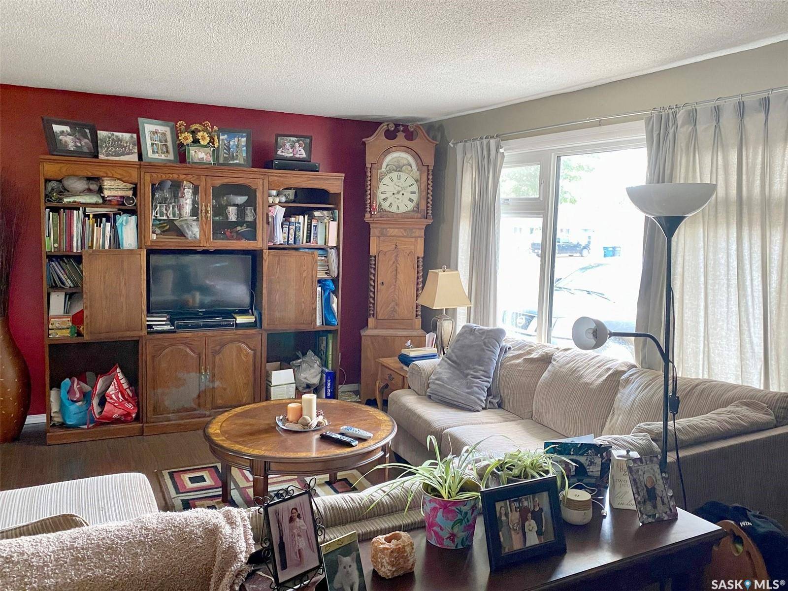 Assiniboia, SK S0H 0B0,105 Assiniboia AVENUE