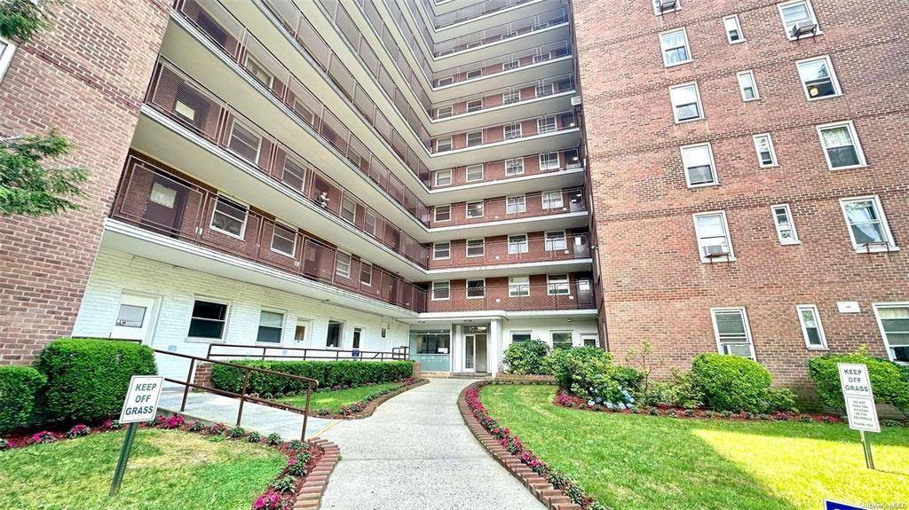 Rego Park, NY 11374,97-40 62nd DR #9K