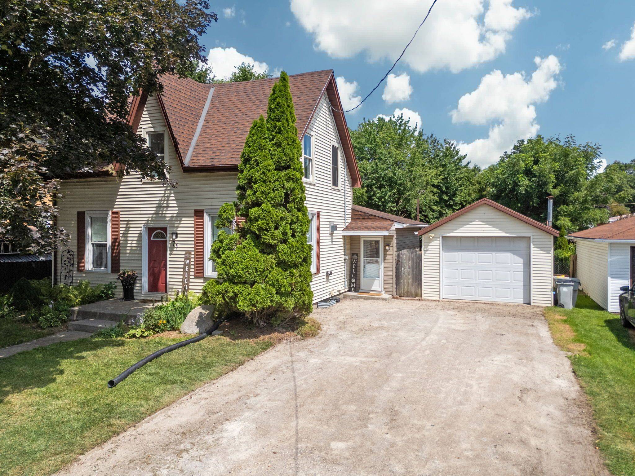 Bluewater, ON N0M 1X0,71 London RD