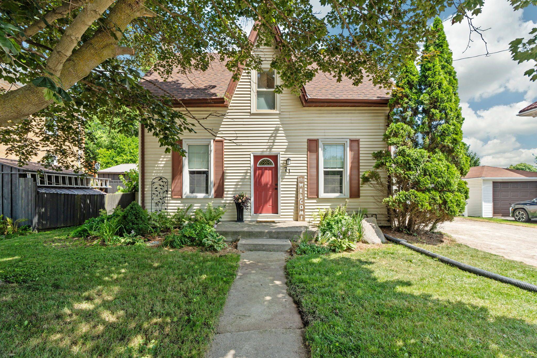 Bluewater, ON N0M 1X0,71 London RD