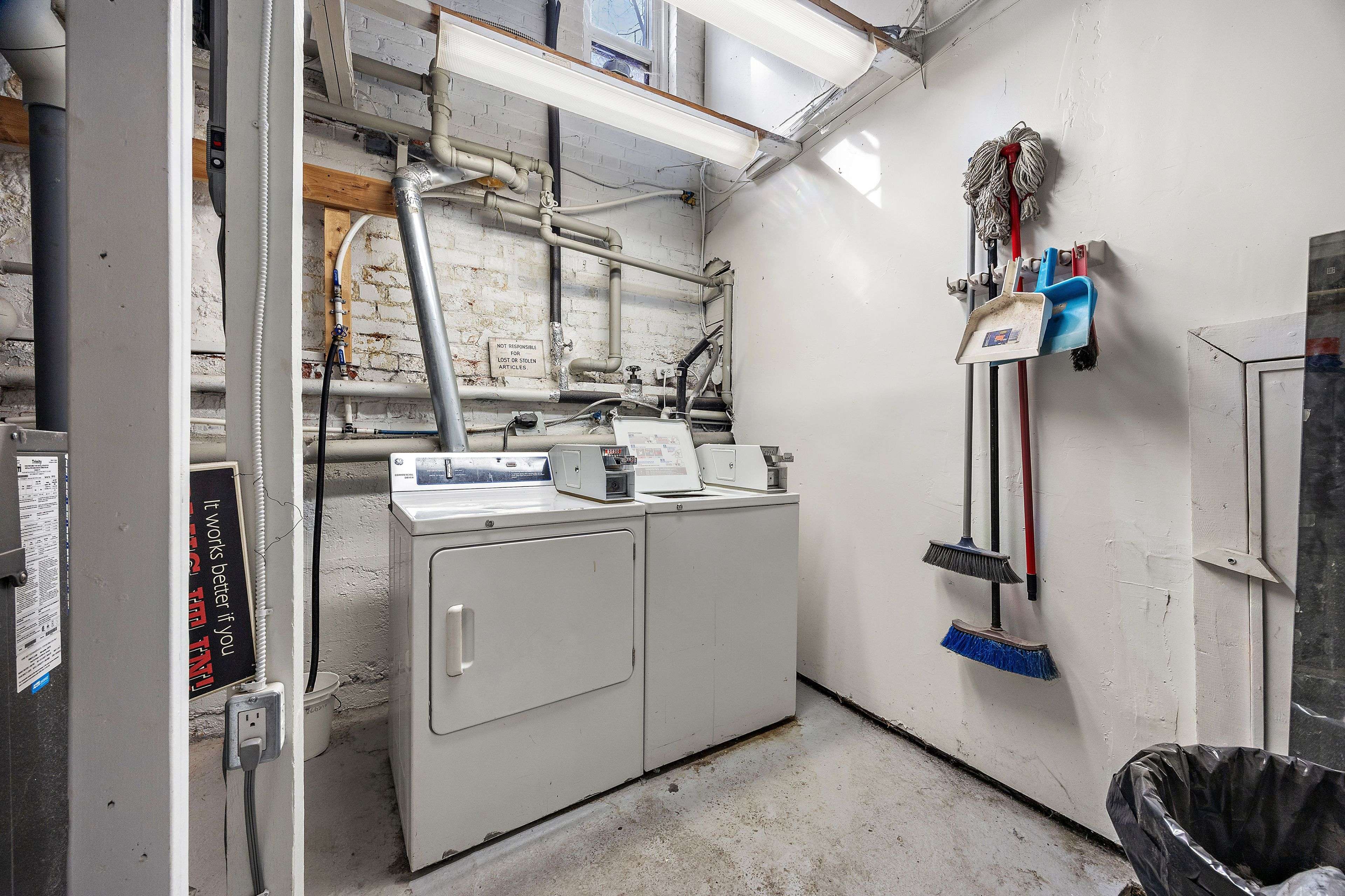 Toronto E02, ON M4L 2S7,125 Kenilworth AVE