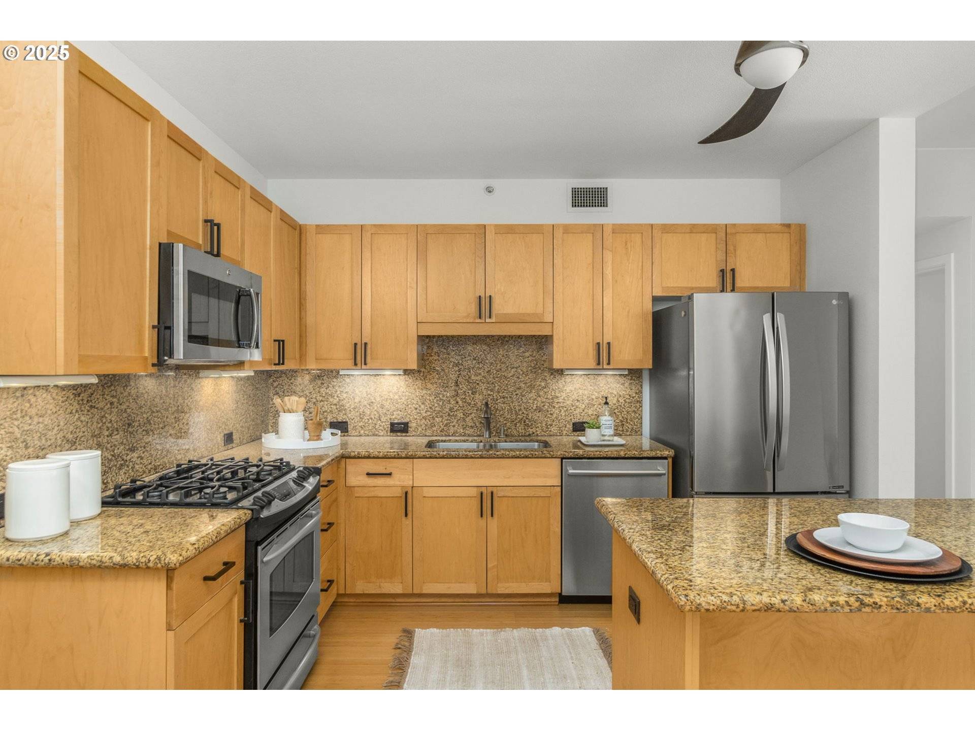 Portland, OR 97232,1620 NE BROADWAY ST #232