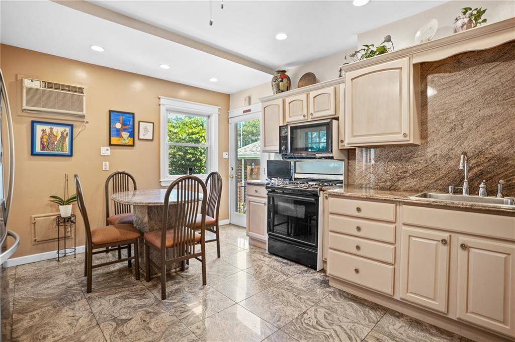 Brooklyn, NY 11209,13 Marine AVE