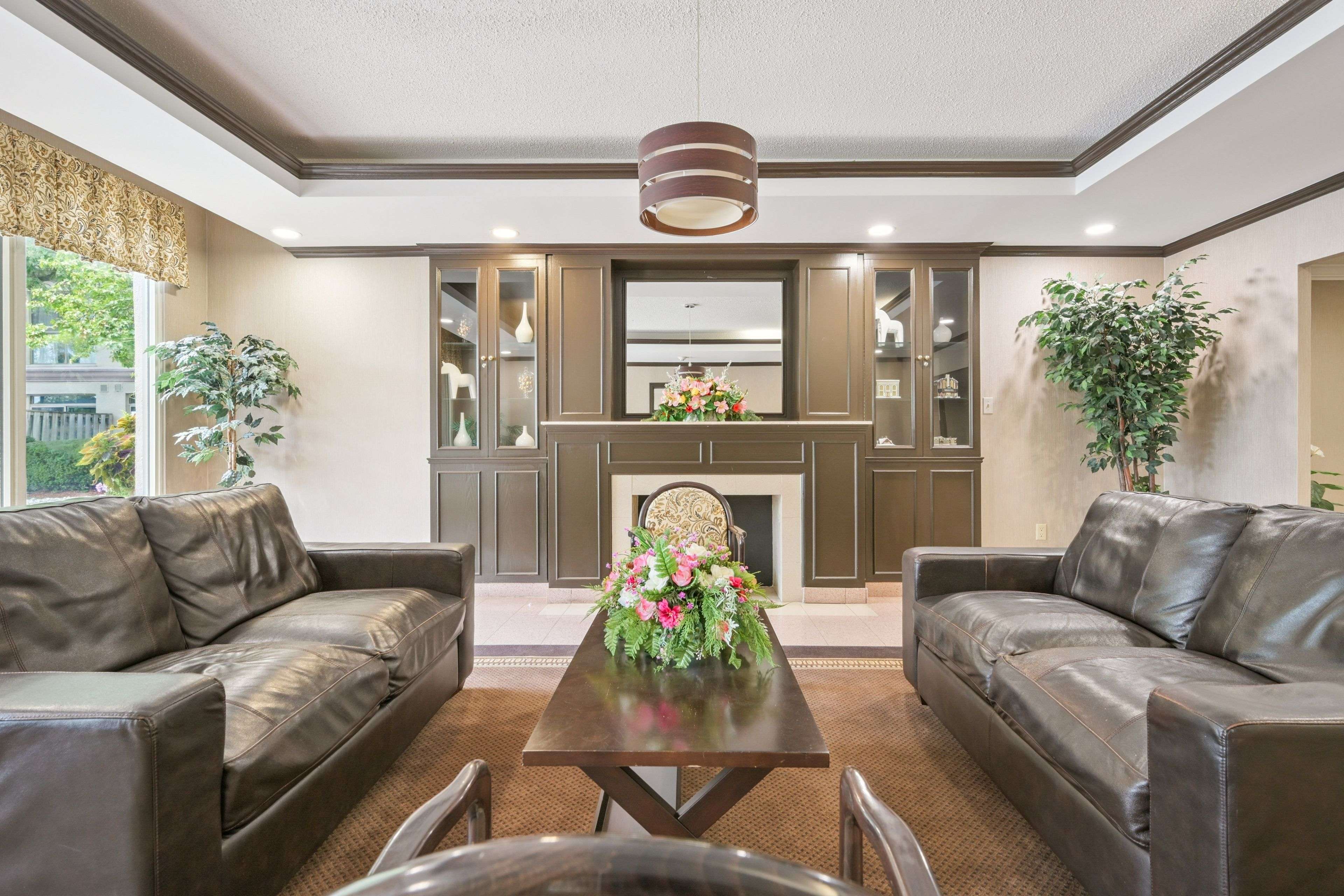 Brampton, ON L6Y 4H8,8351 McLaughlin RD S #241